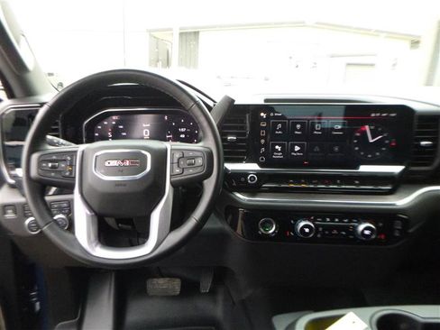 Used 2024 GMC Sierra 1500 SLT image 11