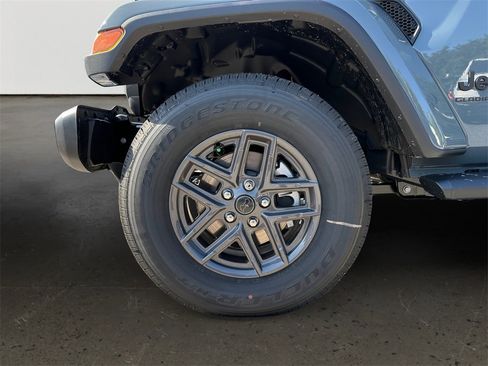 New 2025 Jeep Gladiator Sport image 10