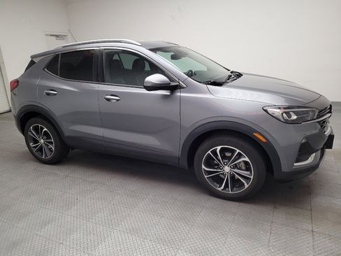 Used 2020 Buick Encore GX Essence image 11
