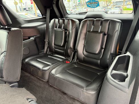 Used 2017 Ford Explorer XLT w/ Equipment Group 202A FWD image 11