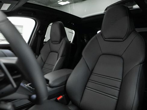 New 2026 Porsche Cayenne GTS AWD/4WD image 5