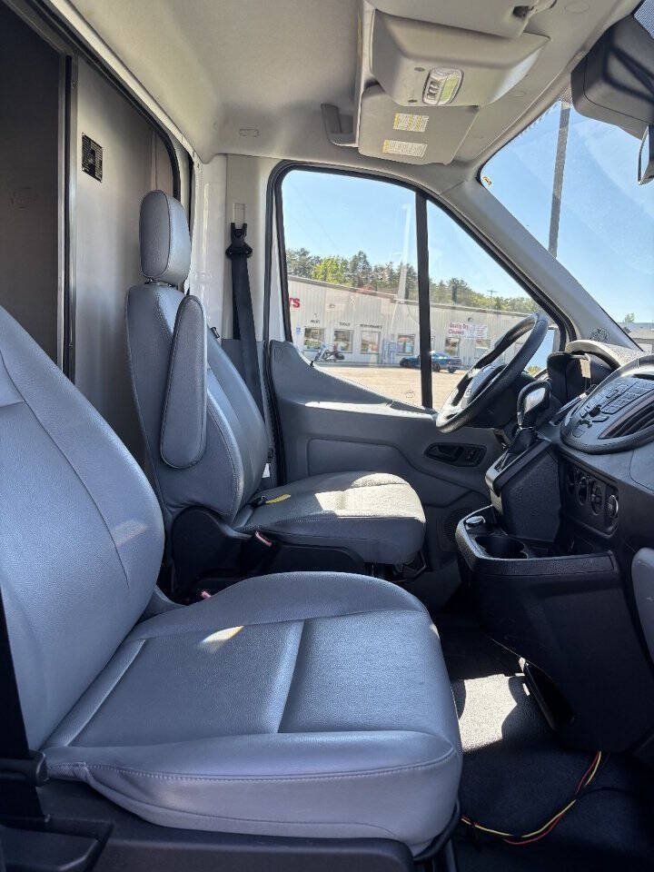 Used 2018 Ford Transit 250 138 RWD image 6
