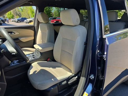 Used 2023 Chevrolet Traverse LS AWD/4WD image 11