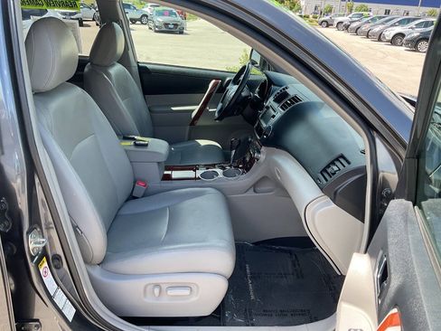 Used 2013 Toyota Highlander Limited AWD/4WD image 45