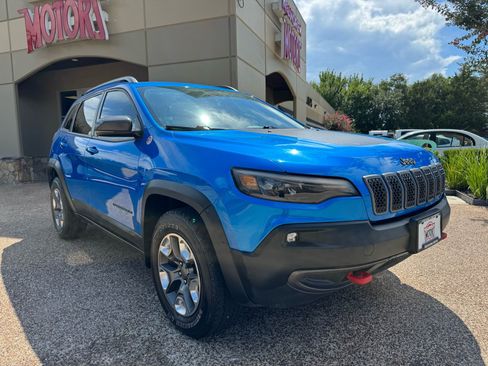 Used 2019 Jeep Cherokee Trailhawk AWD/4WD image 11