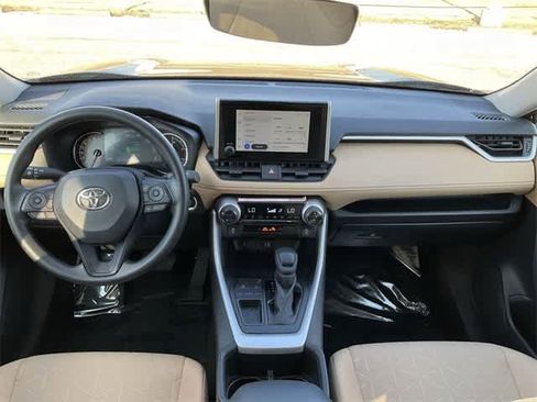 Used 2025 Toyota RAV4 XLE image 19
