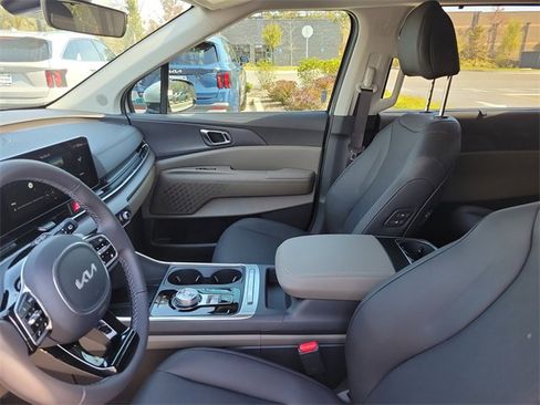 New 2026 Kia Carnival EX image 16