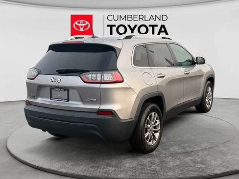 Used 2019 Jeep Cherokee Latitude Plus w/ Cold Weather Group AWD/4WD image 5