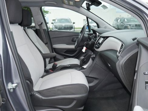 Used 2020 Chevrolet Trax LT FWD image 22