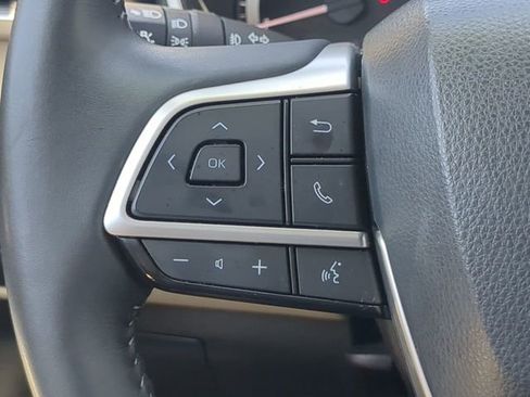 Used 2023 Toyota Highlander XLE image 25