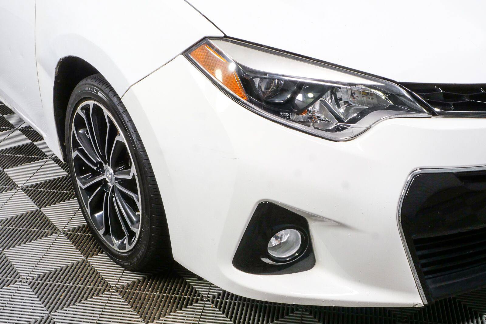 Used 2014 Toyota Corolla S FWD image 32