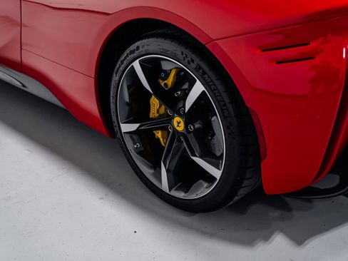 Used 2024 Ferrari SF90 Spider image 41