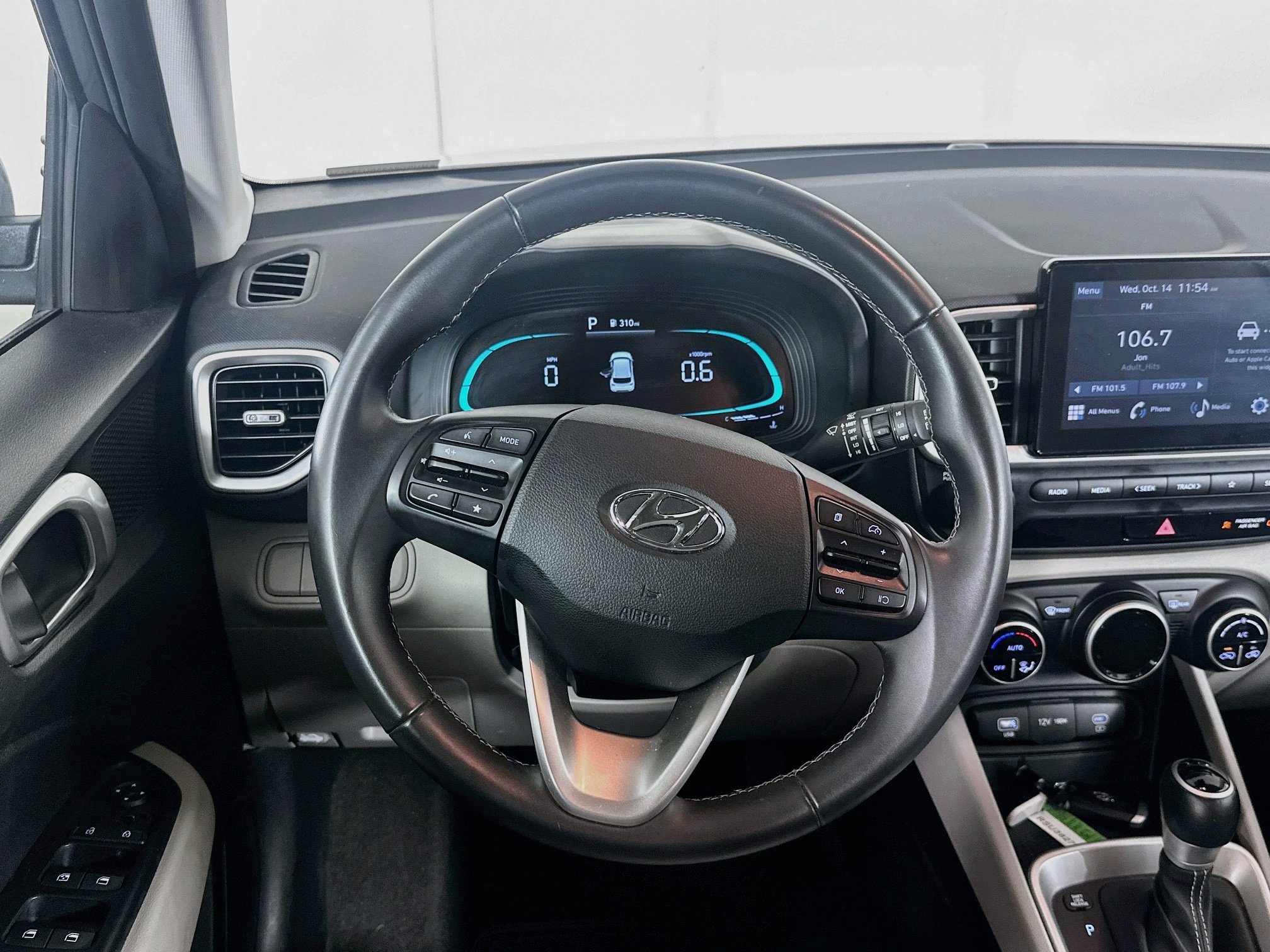Used 2025 Hyundai Venue SEL FWD image 18