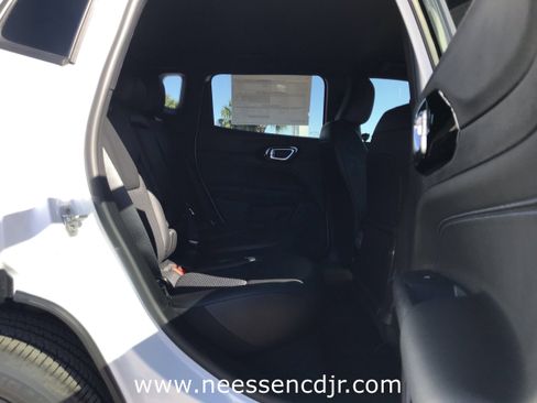 New 2026 Jeep Compass Latitude image 15