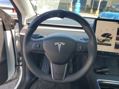Used 2024 Tesla Model Y 2WD image 8