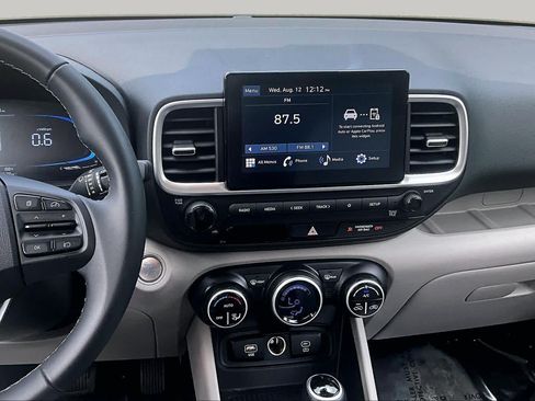 Used 2025 Hyundai Venue SEL FWD image 6
