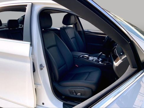 Used 2015 BMW 528i Sedan RWD image 9