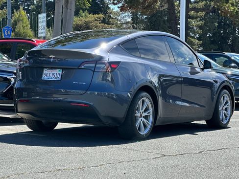 Used 2023 Tesla Model Y Long Range AWD/4WD image 4