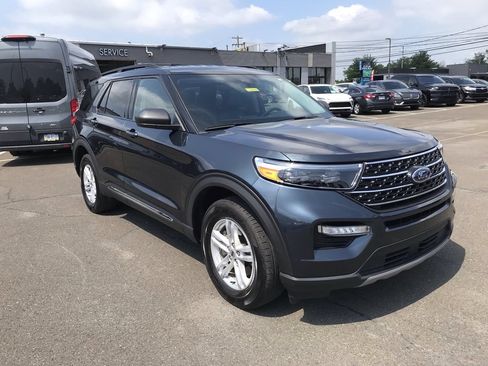 Used 2024 Ford Explorer XLT w/ Equipment Group 202A AWD/4WD image 7