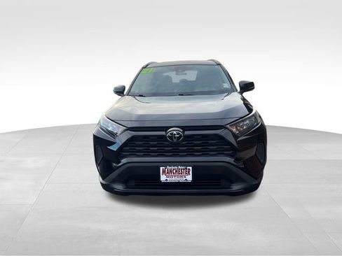 Used 2021 Toyota RAV4 LE image 2
