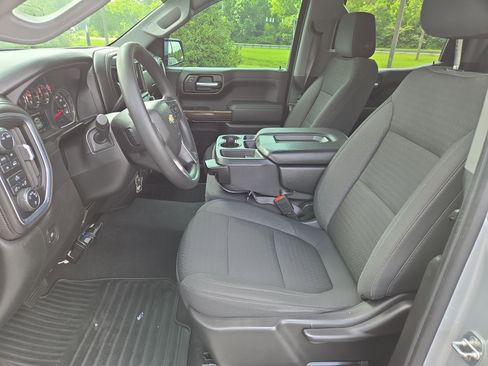 Used 2020 Chevrolet Silverado 1500 LT AWD/4WD image 18