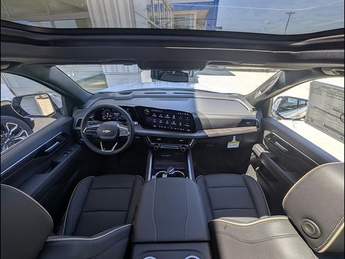 New 2026 Chevrolet Suburban Premier w/ Sun And Tow Package AWD/4WD image 19