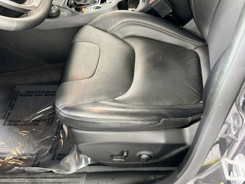 Used 2022 Jeep Cherokee Limited image 18