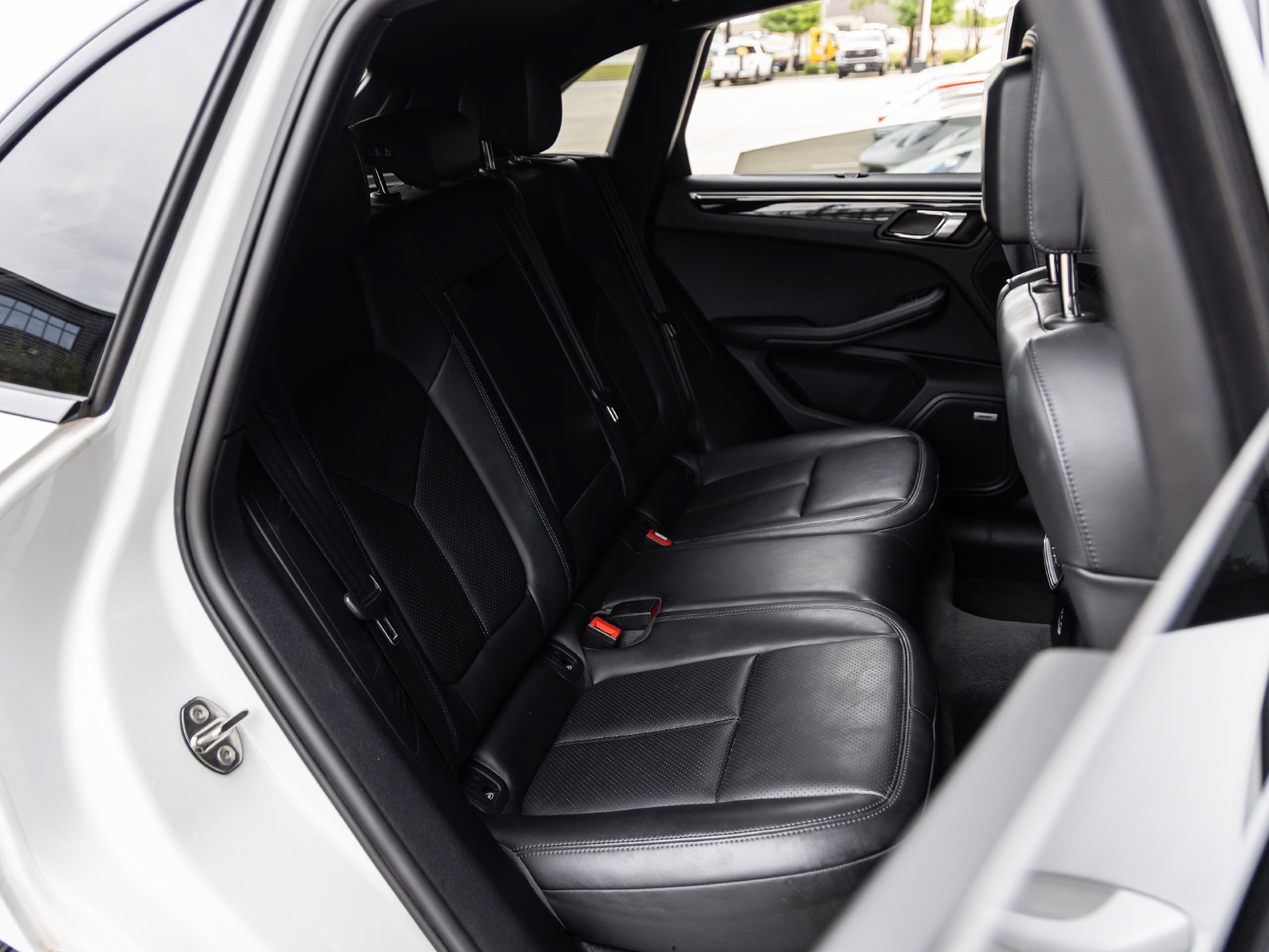 Used 2022 Porsche Macan S AWD/4WD image 35