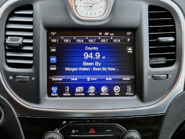 Used 2015 Chrysler 300 Limited RWD image 15