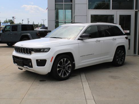 Used 2024 Jeep Grand Cherokee Overland w/ Adv Protech Group III AWD/4WD image 3