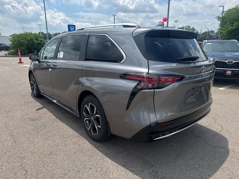 New 2026 Toyota Sienna Platinum AWD/4WD image 5