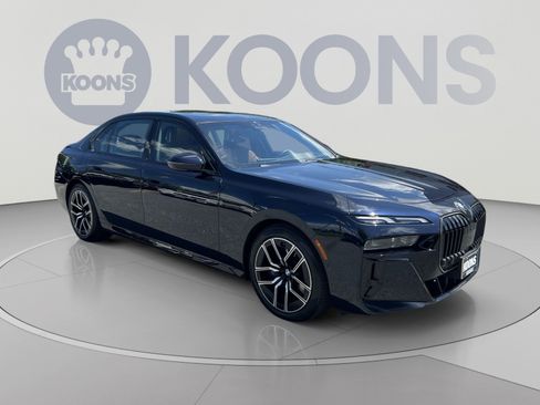 Used 2024 BMW 760i xDrive w/ Premium Package 2 AWD/4WD image 10