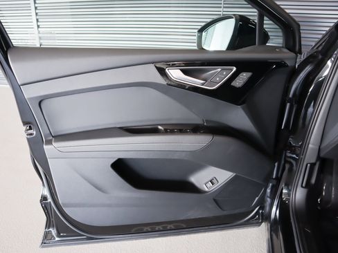 Used 2024 Audi Q4 e-tron Premium Plus image 25