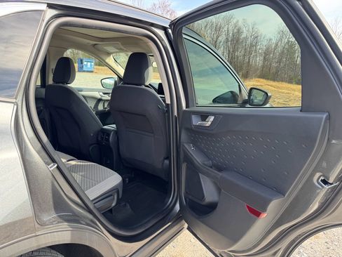 Used 2020 Ford Escape SE image 13