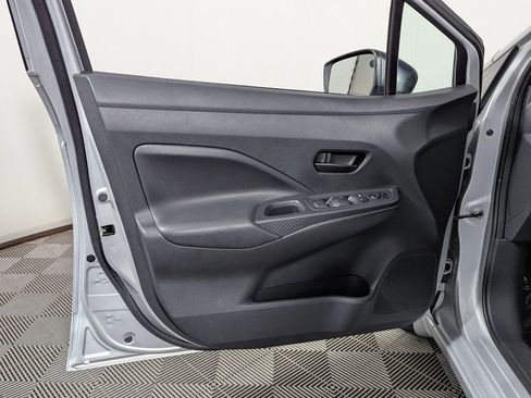 Used 2020 Nissan Versa S FWD image 12