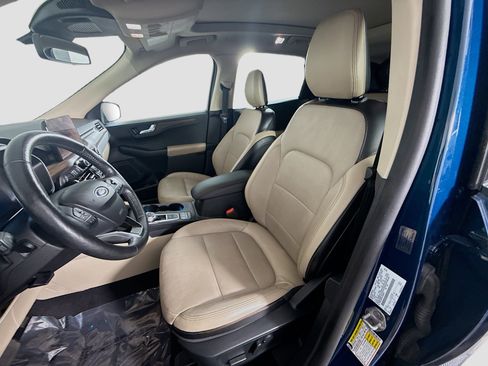 Used 2020 Ford Escape Titanium image 22