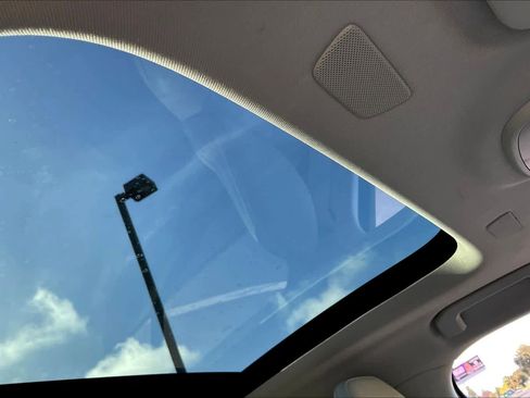 Used 2024 Volvo V60 B5 Cross Country Plus image 25