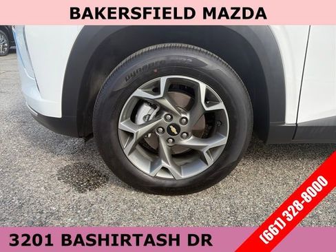 Used 2025 Chevrolet Trax LT w/ LT Convenience Package image 24