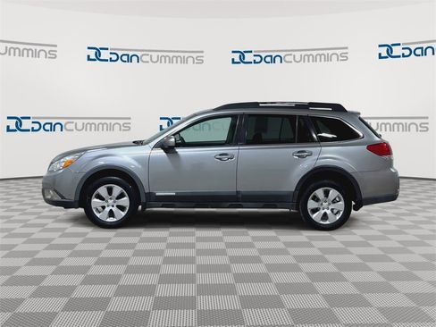 Used 2011 Subaru Outback 2.5i Premium image 5