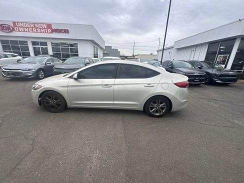 Used 2017 Hyundai Elantra SE FWD image 6