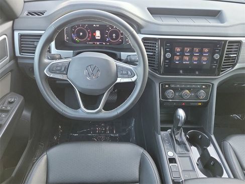 Used 2022 Volkswagen Atlas Cross Sport SE image 18