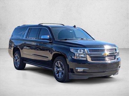 Used 2020 Chevrolet Suburban Premier w/ Premier Plus Edition image 3
