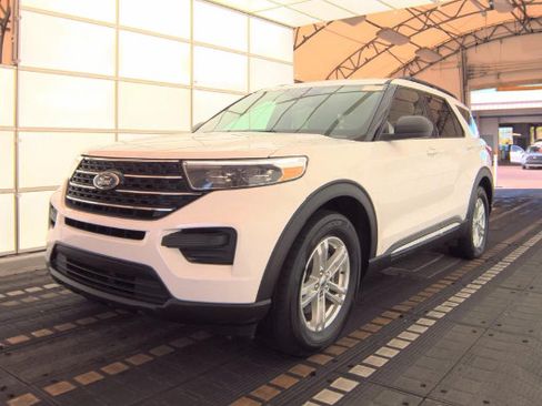 Used 2023 Ford Explorer XLT RWD image 1