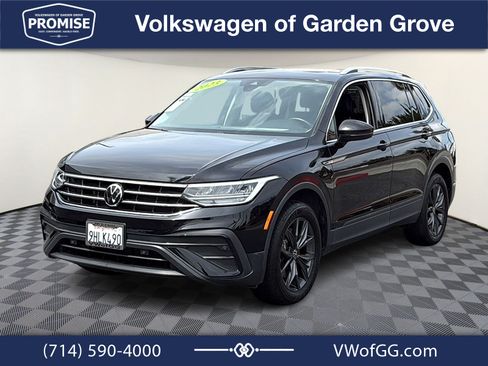 Used 2023 Volkswagen Tiguan SE w/ Panoramic Sunroof Package FWD image 4