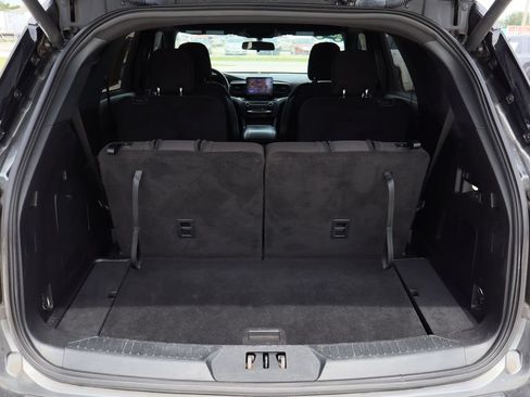 Used 2020 Ford Explorer XLT RWD image 9