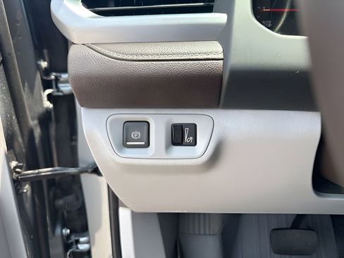 Used 2023 GMC Acadia SLT w/ Preferred Package image 30