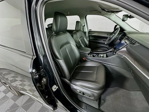 Used 2023 Jeep Grand Cherokee Limited image 31