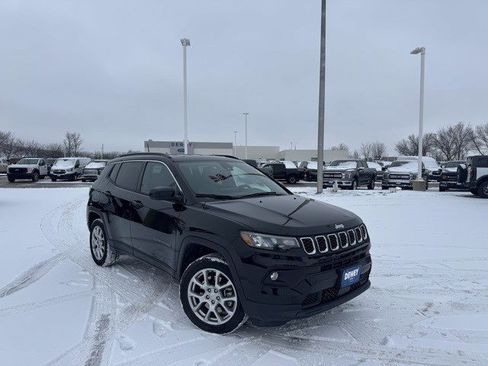 Used 2024 Jeep Compass Latitude image 1