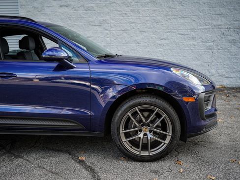 Used 2023 Porsche Macan Base w/ Premium Package Plus image 17