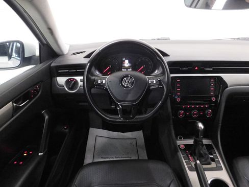 Used 2020 Volkswagen Passat 2.0T SE FWD image 29